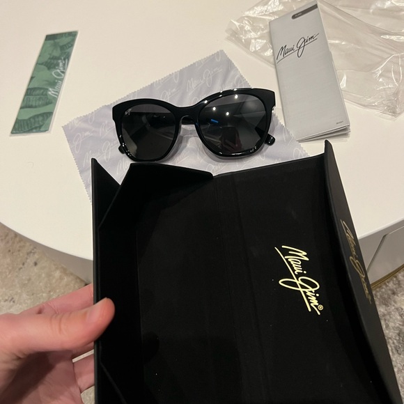 New Maui Jim Alulu cat eye polarized sunglasses - Picture 12 of 13
